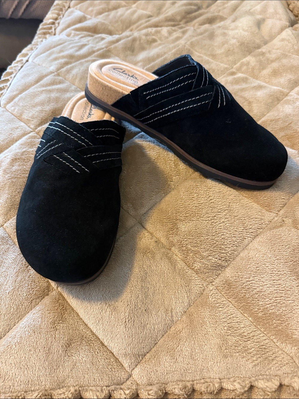Clark’s Women’s Black Slip-On Suede Mules